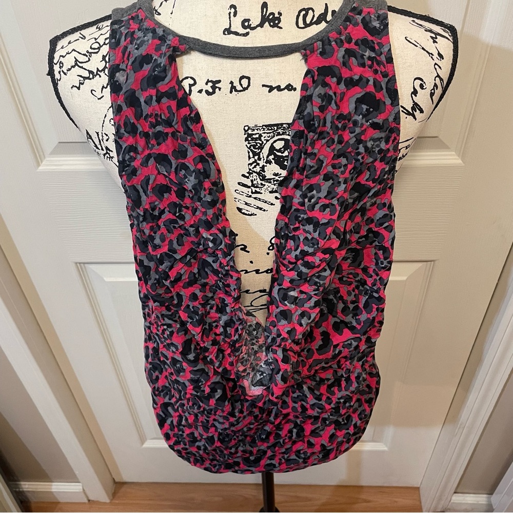 🎀5/$25🎀 juicy couture pink gray leopard print draped  open back tank large